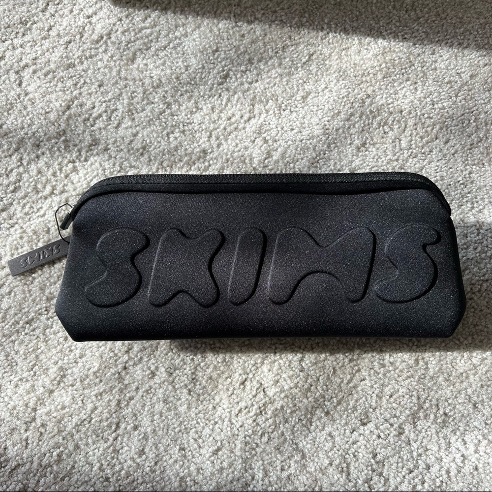 SKIMS - Neoprene Pouch!!